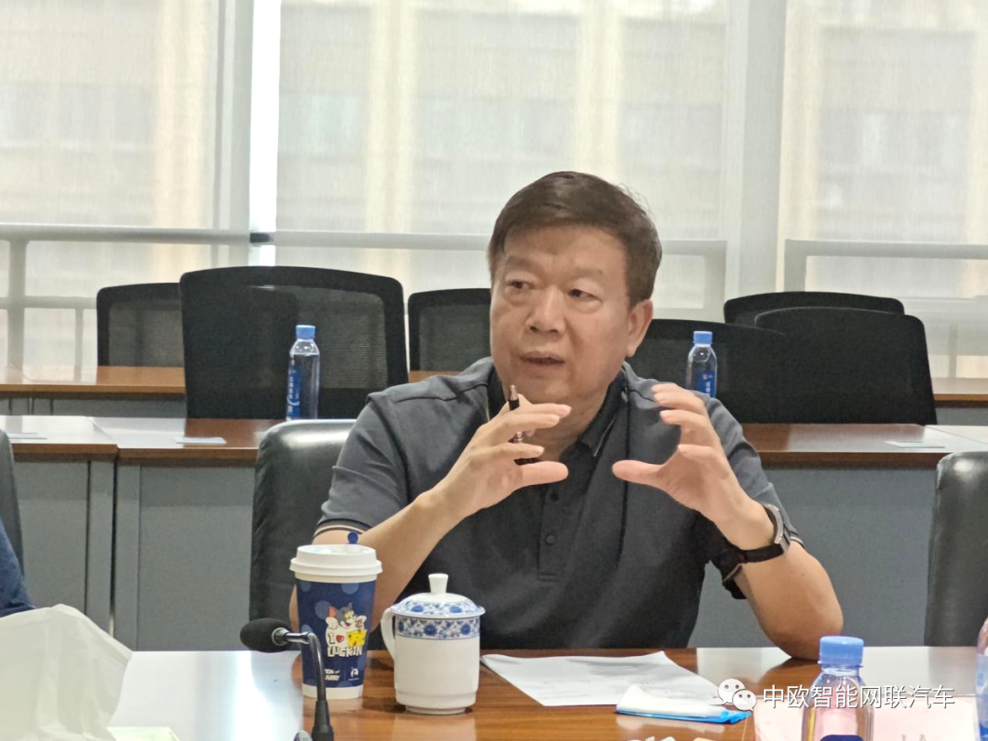 石总讲话.jpg 石总讲话.jpg